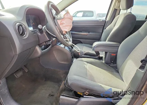 2016 Jeep Compass Sport z USA, uszkodzony, nr VIN 1C4NJDBB1GD520056